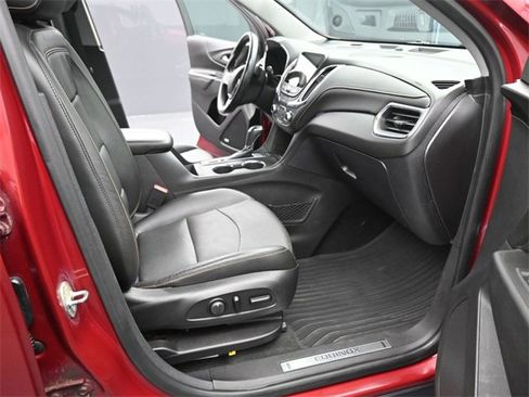 Used 2018 Chevrolet Equinox Premier image 17