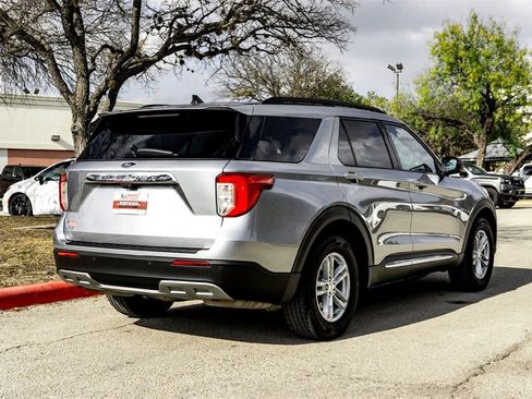 Used 2024 Ford Explorer XLT w/ Equipment Group 202A image 5