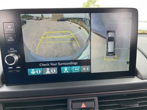 Used 2025 Honda Pilot TrailSport image 26