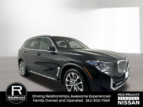 Used 2024 BMW X5 xDrive50e image 3