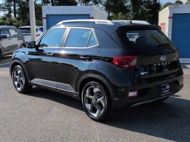 Used 2024 Hyundai Venue SEL FWD image 7