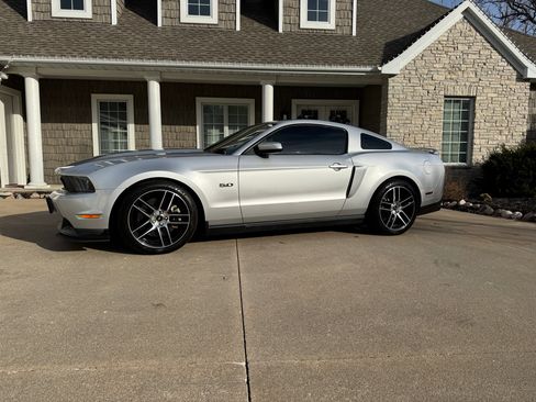 Used 2011 Ford Mustang GT Premium w/ Security Pkg image 3