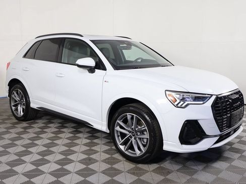 Used 2025 Audi Q3 2.0T Premium w/ Convenience Package AWD/4WD image 3