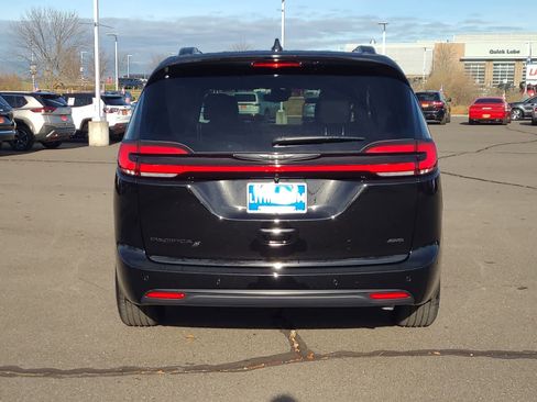 New 2026 Chrysler Pacifica Select image 13