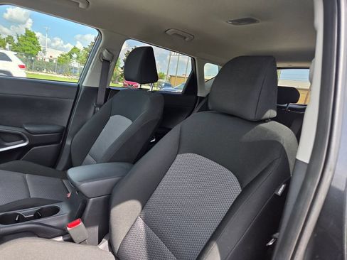 Used 2025 Kia Soul LX w/ LX Technology Package FWD image 11