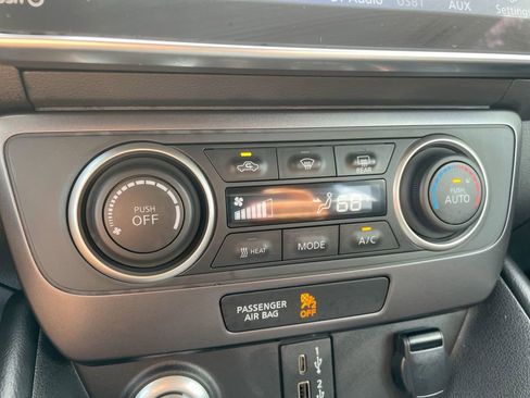 Used 2025 Nissan Leaf S image 28