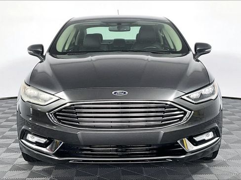 Used 2017 Ford Fusion SE w/ Fusion SE Technology Package AWD/4WD image 3