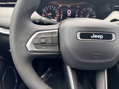 Used 2025 Jeep Compass Latitude AWD/4WD image 13