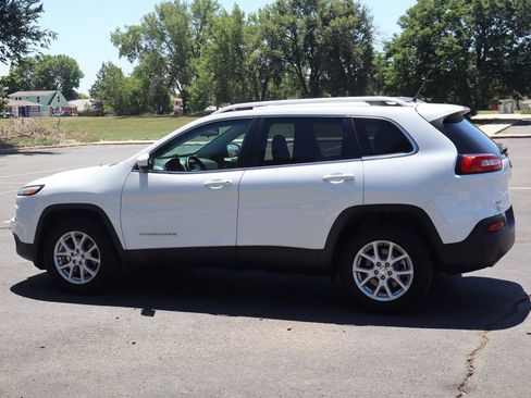 Used 2016 Jeep Cherokee Latitude AWD/4WD image 8