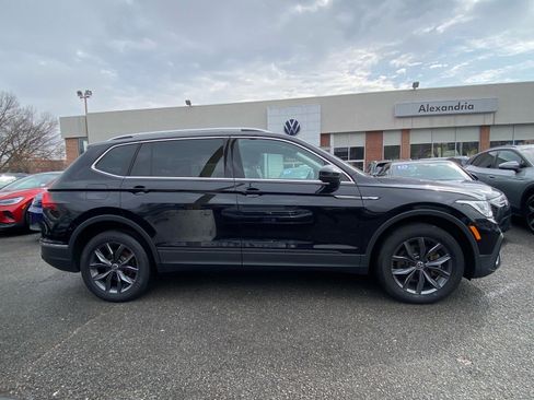 Used 2022 Volkswagen Tiguan SE AWD/4WD image 2