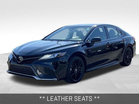 Used 2023 Toyota Camry XSE image 3