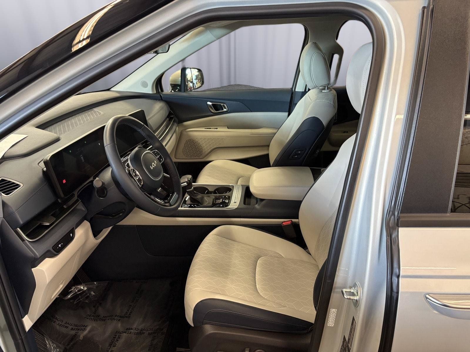 Certified 2026 Kia Carnival EX FWD image 27