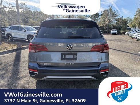Certified 2023 Volkswagen Taos SE image 5