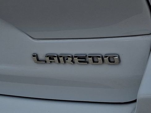 Used 2023 Jeep Grand Cherokee Laredo AWD/4WD image 33