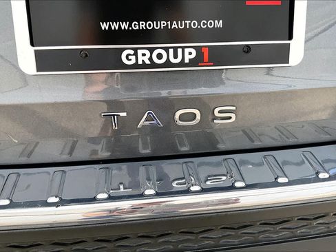 Used 2022 Volkswagen Taos SE FWD image 10