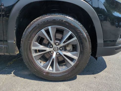 Used 2016 Toyota Highlander XLE FWD image 13