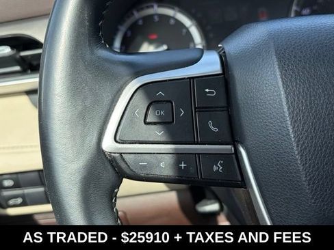 Used 2022 Toyota Highlander XLE FWD image 22