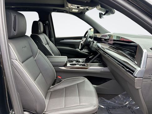 Certified 2026 Cadillac Escalade ESV Luxury AWD/4WD image 34