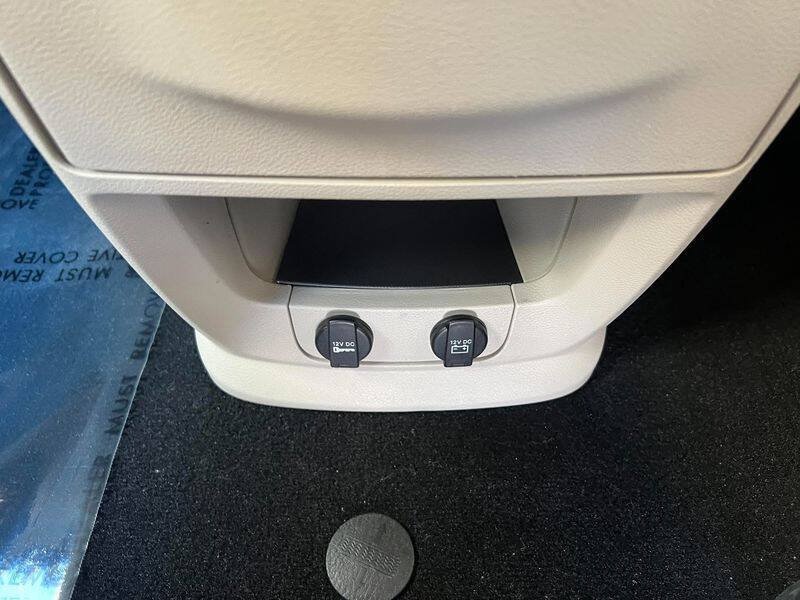 Used 2018 Dodge Grand Caravan SE w/ UConnect Hands-Free Group FWD image 25