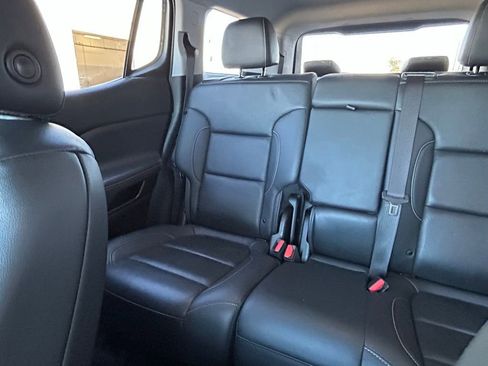 Used 2023 GMC Acadia SLT image 14