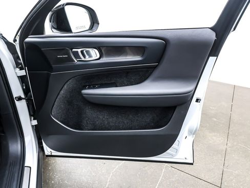 Used 2024 Volvo XC40 Recharge Ultimate image 23