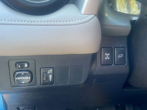 Used 2016 Toyota RAV4 XLE AWD/4WD image 17