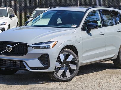 New 2025 Volvo XC60 T8 Plus w/ Climate Package