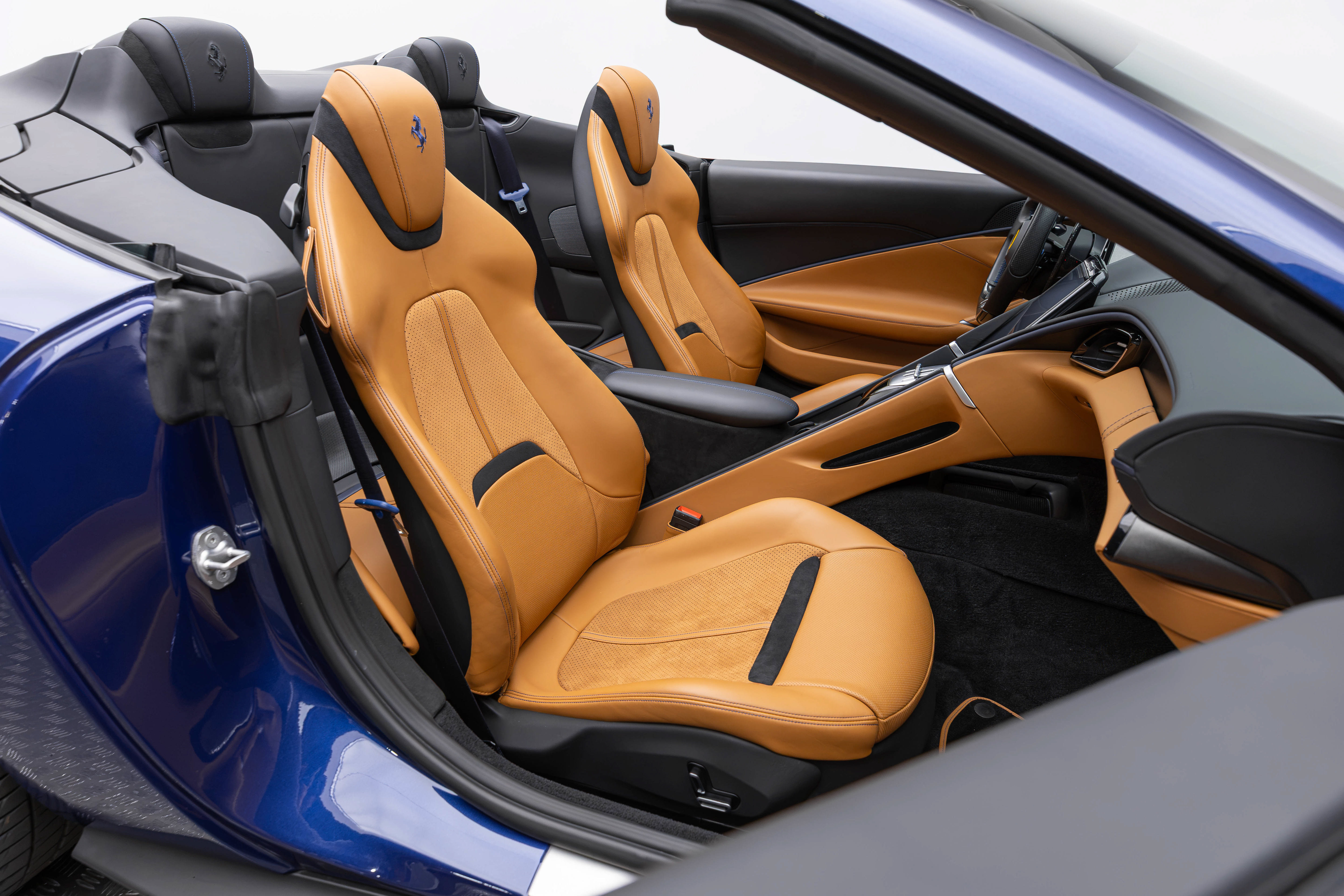 Used 2025 Ferrari Roma Spider RWD image 44