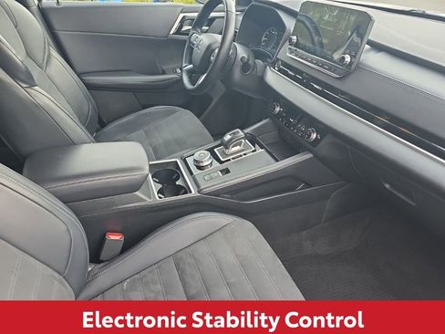Used 2024 Mitsubishi Outlander SE image 16