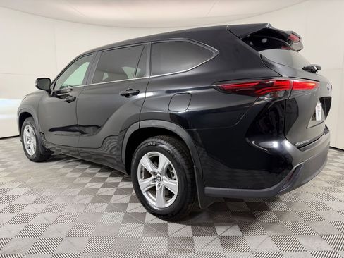 Certified 2024 Toyota Highlander LE image 3