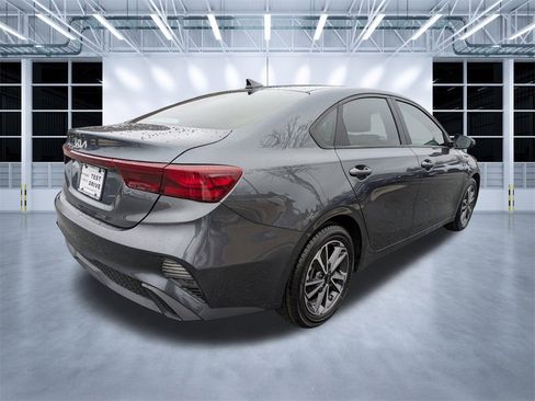 Used 2022 Kia Forte LXS w/ LXS Technology Package image 4