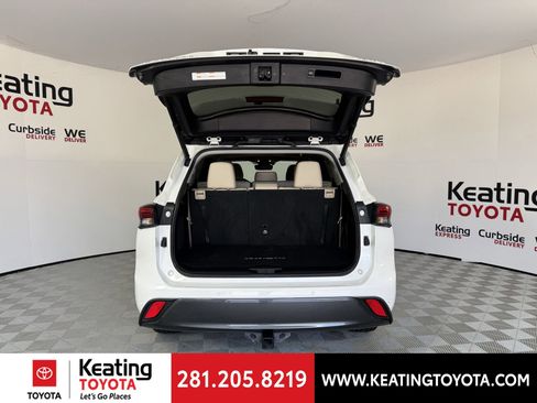 Used 2020 Toyota Highlander Limited FWD image 17