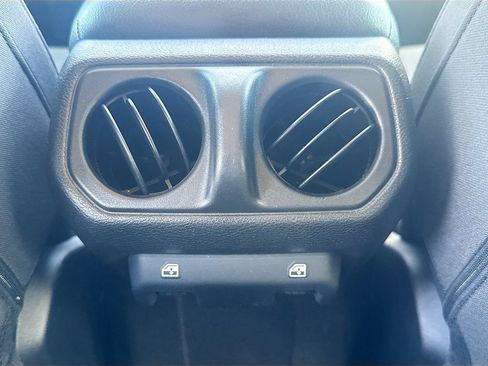 Used 2023 Jeep Wrangler Unlimited AWD/4WD image 28