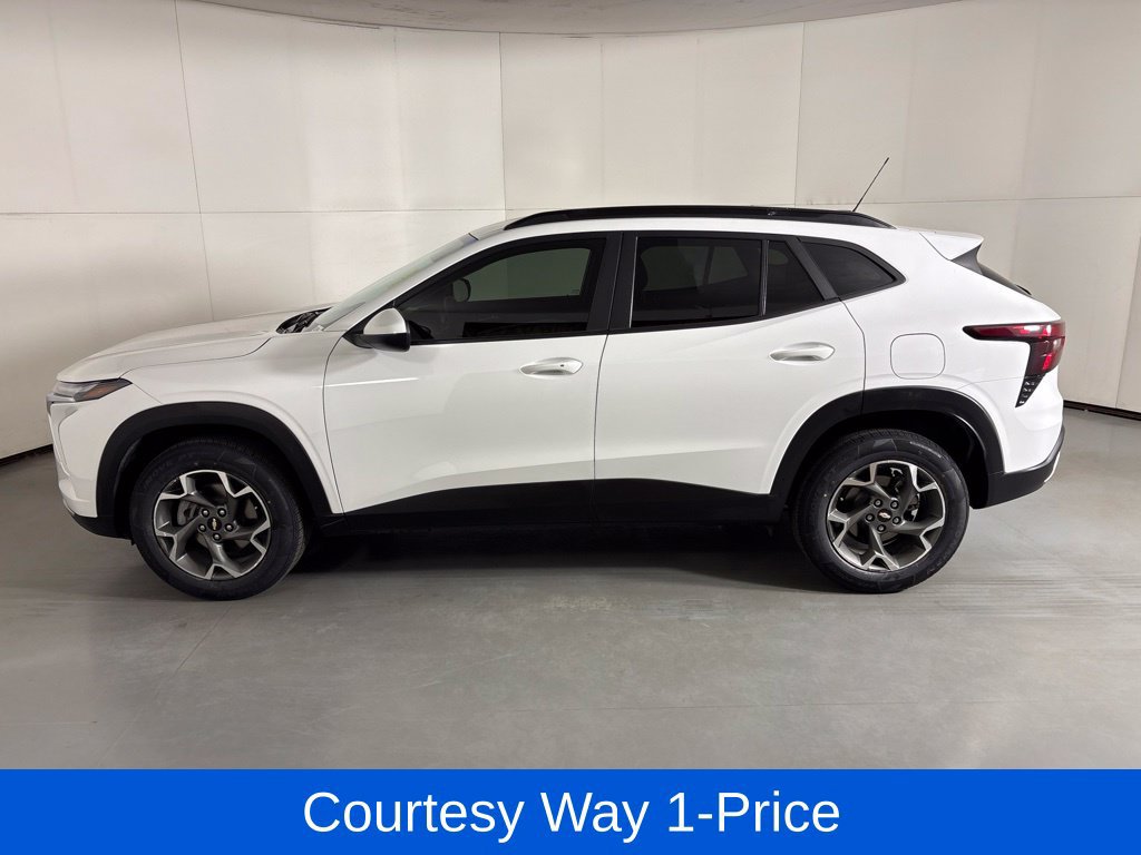 Used 2025 Chevrolet Trax LT w/ LT Convenience Package FWD image 6