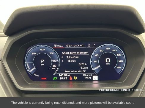 Used 2024 Audi Q4 e-tron Premium Plus w/ Premium Plus image 17