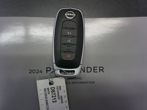 Used 2024 Nissan Pathfinder SL w/ SL Premium Package image 21