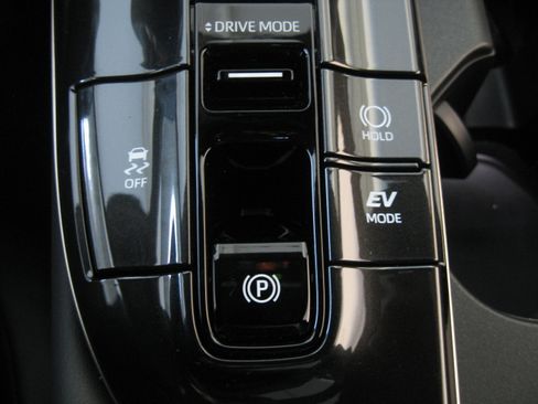 New 2025 Toyota Crown Signia image 14