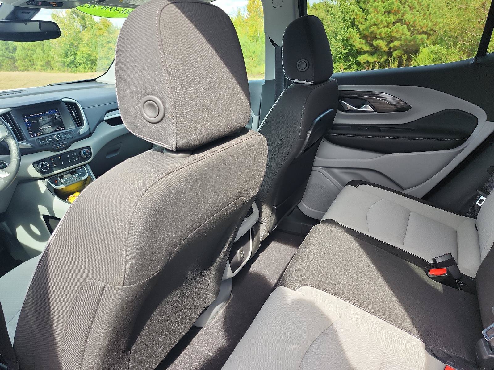 Used 2024 GMC Terrain SLE FWD image 10
