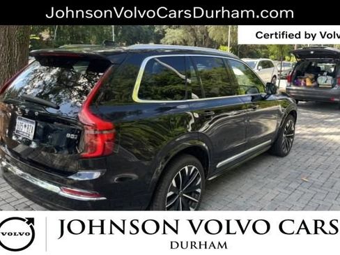 Used 2025 Volvo XC90 B5 Plus AWD/4WD image 3