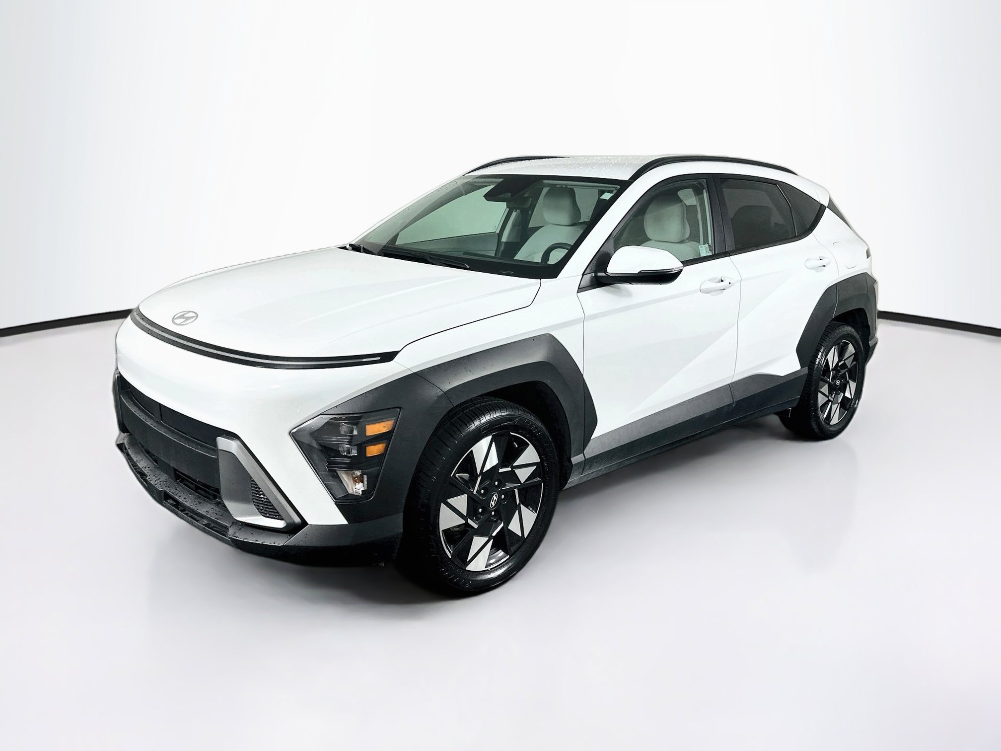 Used 2025 Hyundai Kona SEL FWD image 3