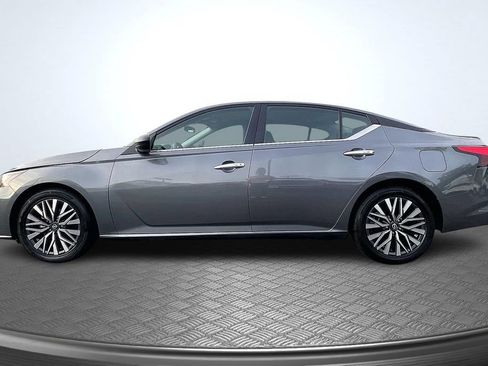 Used 2025 Nissan Altima 2.5 SV FWD image 8