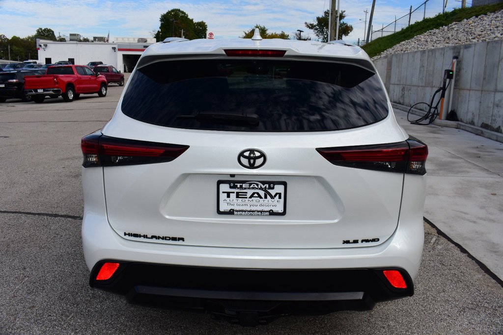 Used 2024 Toyota Highlander XLE AWD/4WD image 6