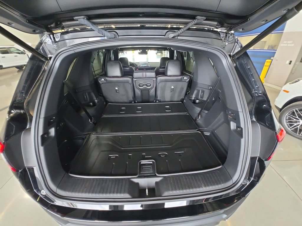 Used 2025 Honda Pilot Black Edition image 23