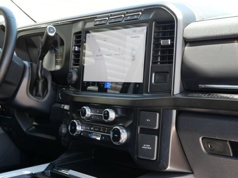 Used 2024 Ford F250 Lariat w/ Lariat Ultimate Package AWD/4WD image 25