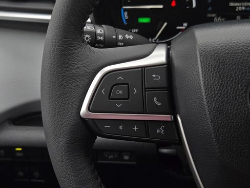 Certified 2026 Toyota Sienna XLE FWD image 22