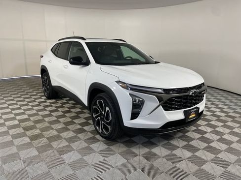 New 2026 Chevrolet Trax RS w/ Sunroof Package FWD image 24