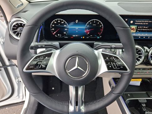 New 2026 Mercedes-Benz GLB 250 4MATIC image 17