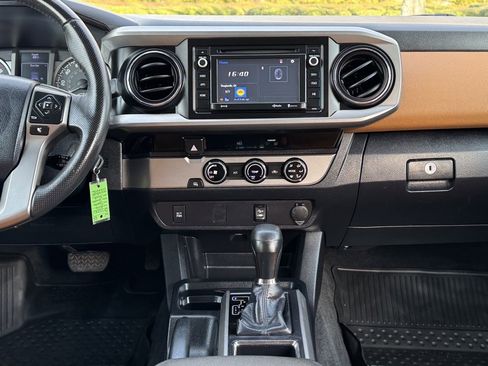 Used 2016 Toyota Tacoma SR5 image 13