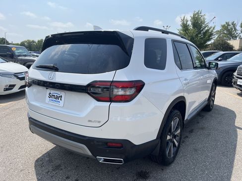 Used 2025 Honda Pilot Elite image 5