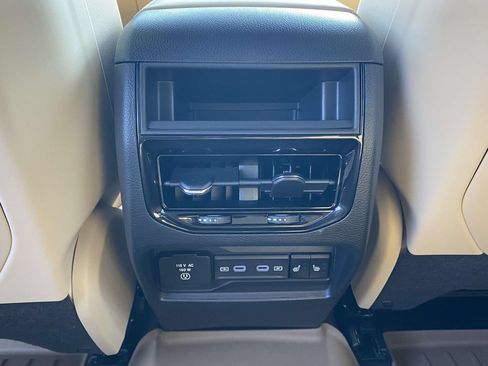 Used 2026 Jeep Grand Cherokee Limited w/ Luxury Tech Group II AWD/4WD image 11